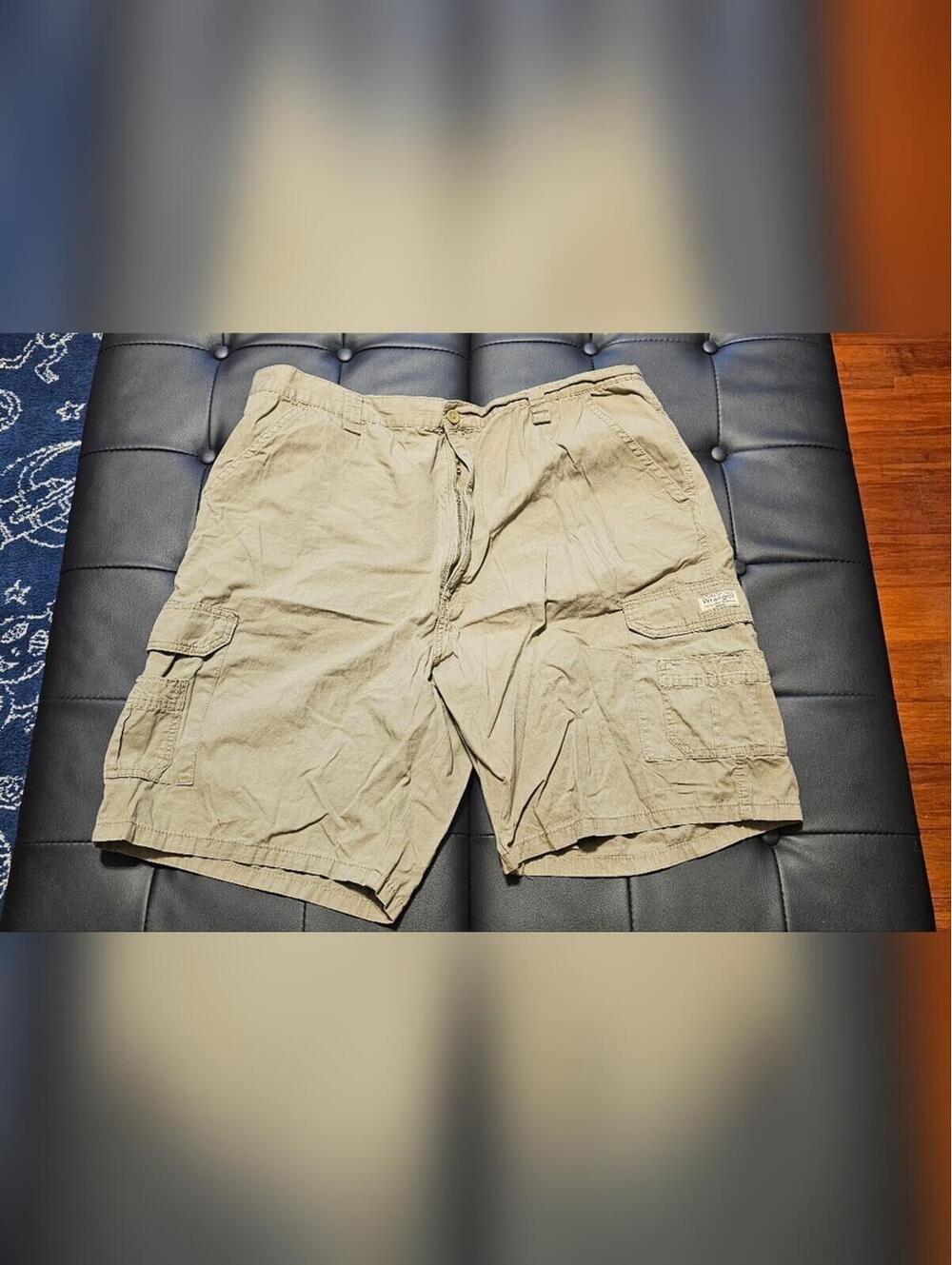 Wrangler Mens 42 Inch Waist Cargo Shorts Euc
